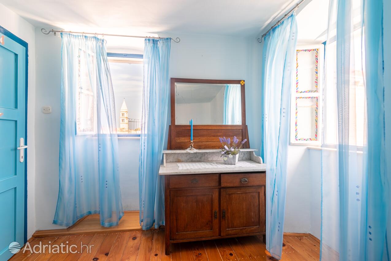 A-6075-a - Private accommodation - Apartments by the sea Supetar, Brač