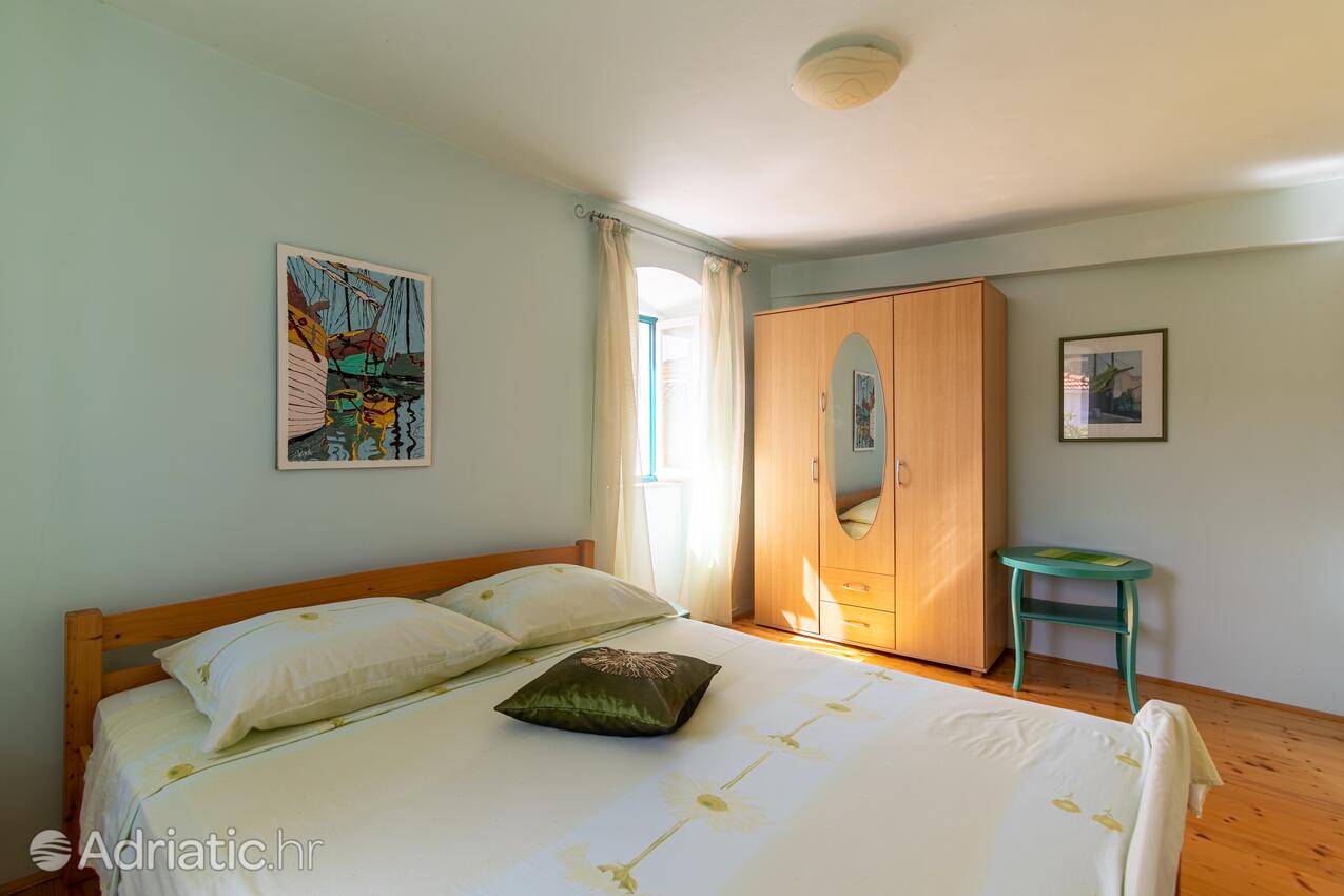 A-6075-a - Private accommodation - Apartments by the sea Supetar, Brač