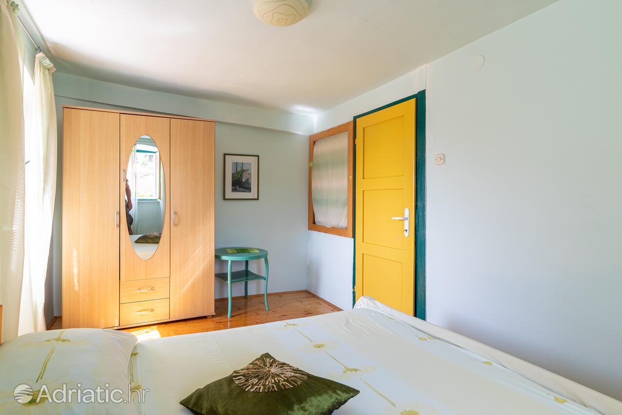 A-6075-a - Private accommodation - Apartments by the sea Supetar, Brač