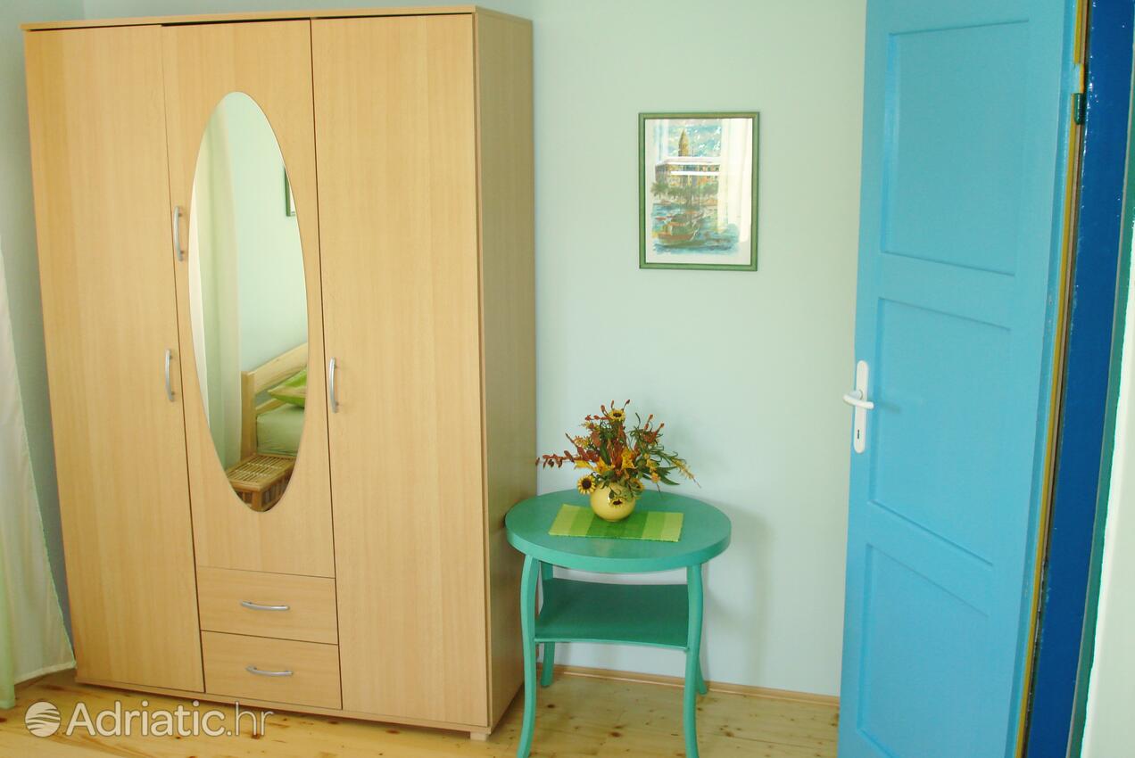 A-6075-a - Private accommodation - Apartments by the sea Supetar, Brač