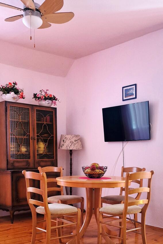 A-6075-a - Private accommodation - Apartments by the sea Supetar, Brač