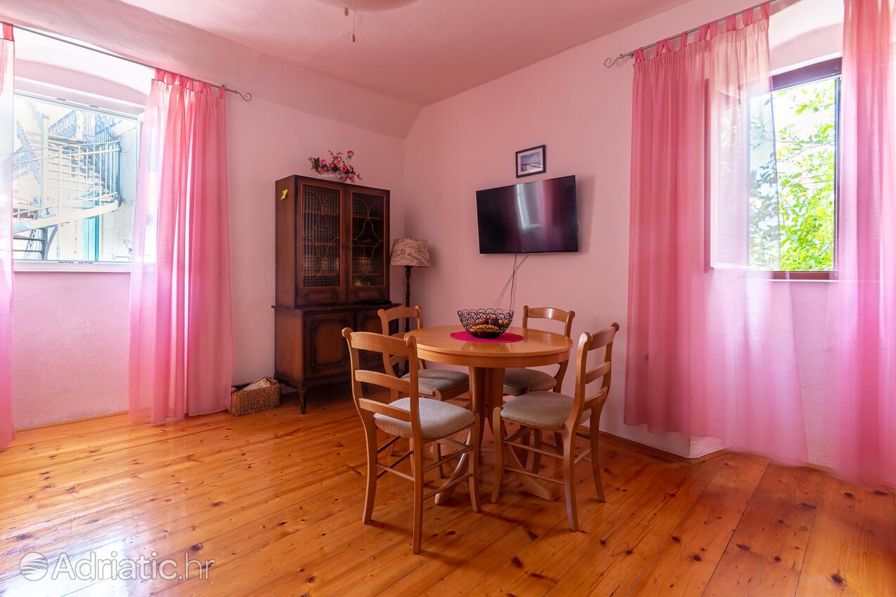 A-6075-a - Private accommodation - Apartments by the sea Supetar, Brač
