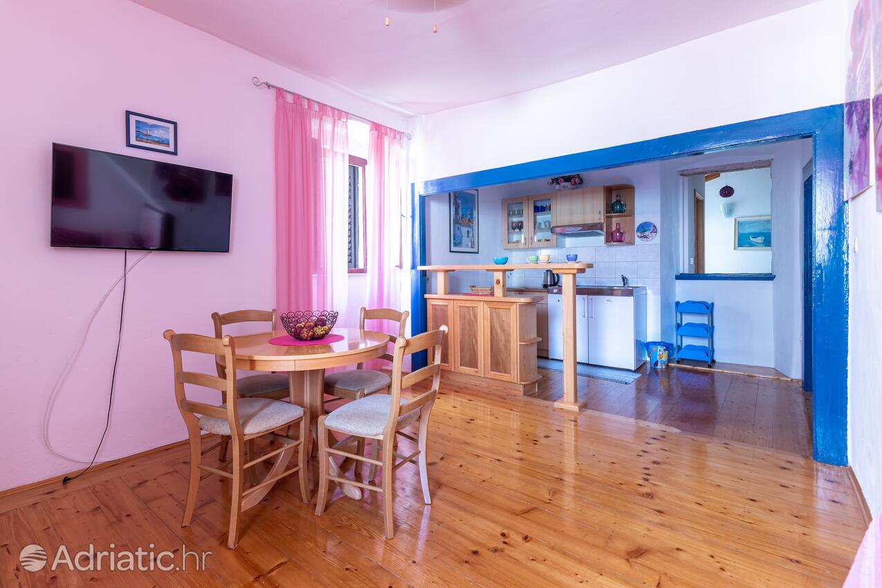 A-6075-a - Private accommodation - Apartments by the sea Supetar, Brač