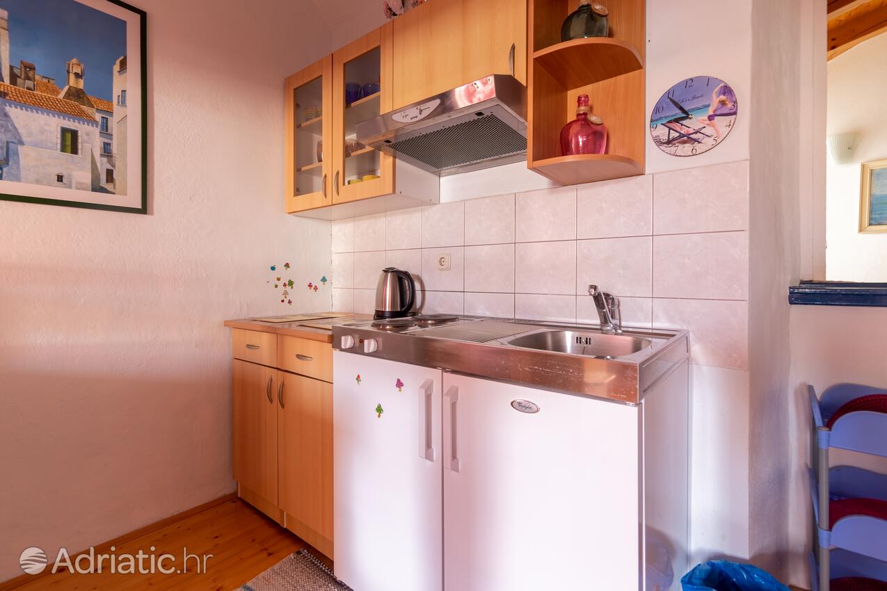 A-6075-a - Private accommodation - Apartments by the sea Supetar, Brač