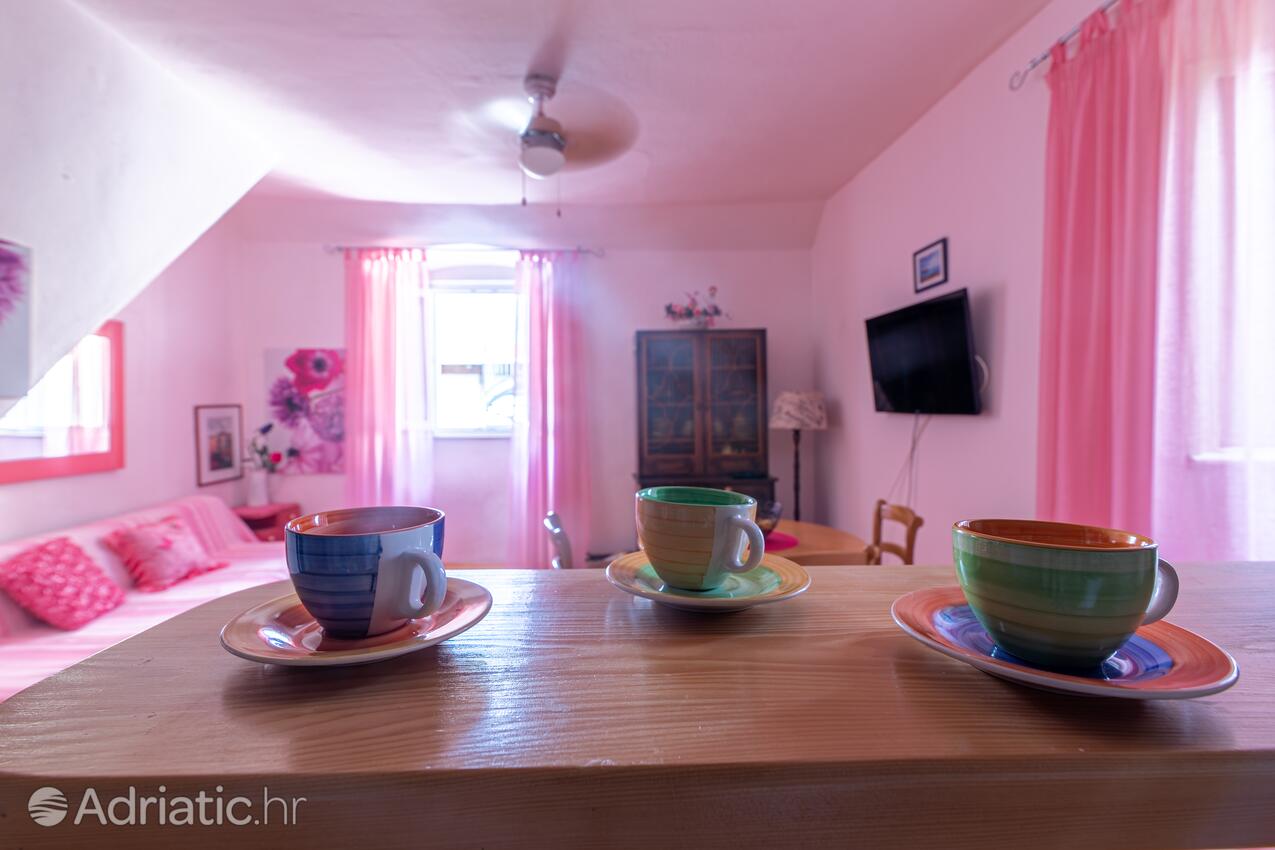 A-6075-a - Private accommodation - Apartments by the sea Supetar, Brač