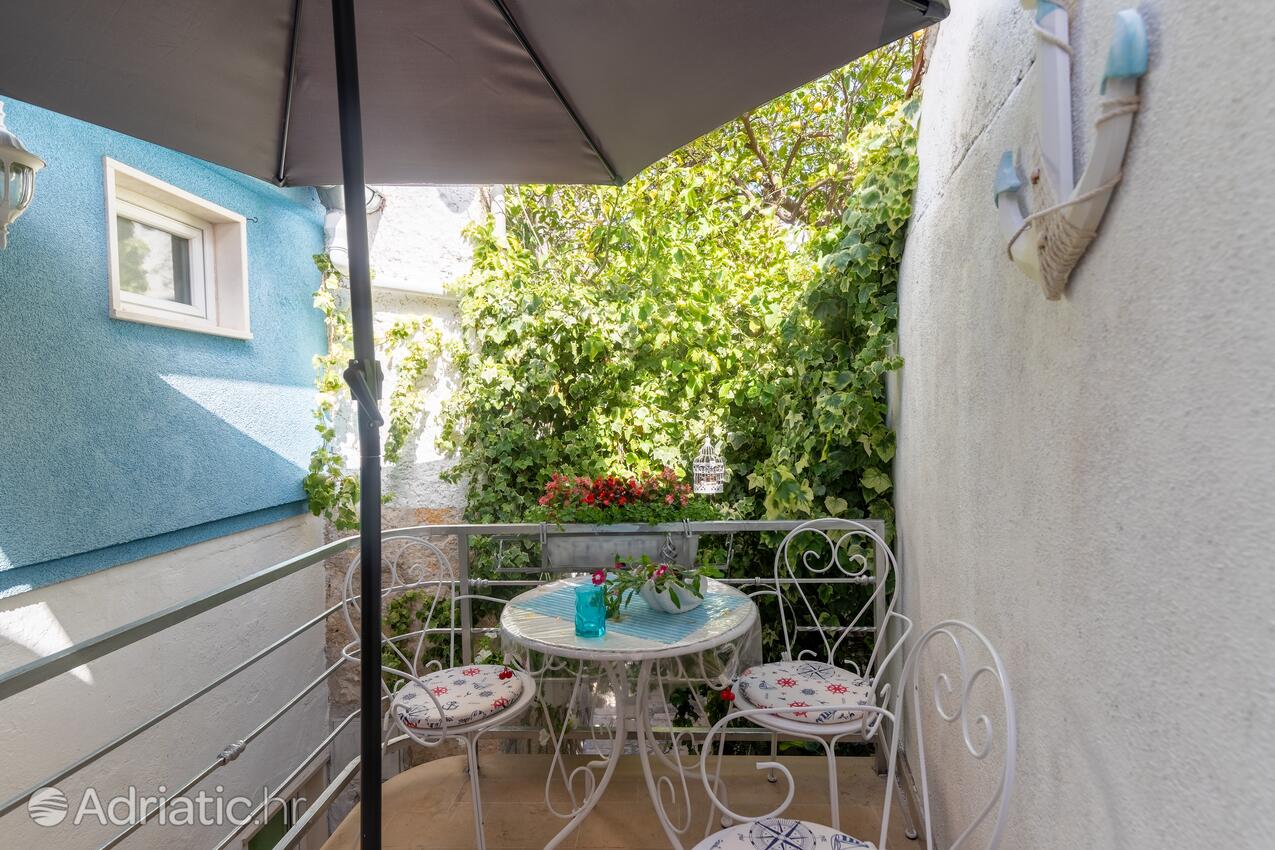 A-6075-a - Private accommodation - Apartments by the sea Supetar, Brač