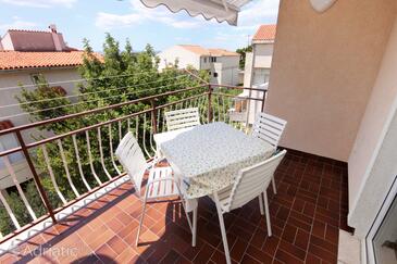 Apartments and rooms with parking space Makarska - 6088