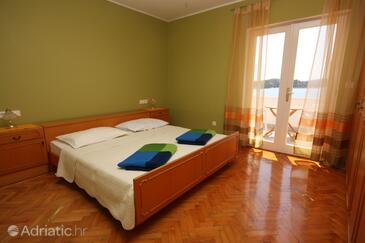 Apartmaji in sobe ob morju Tisno, Murter - 6105