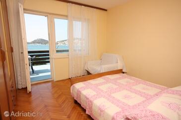 Apartments by the sea Tisno, Murter - 6106