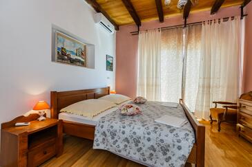 Haus am Meer mit Pool für Familien Tisno, Murter - 6107