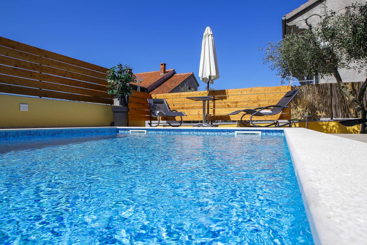 Apartments with swimming pools Zadar - 6128