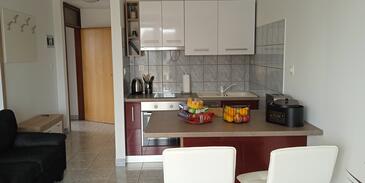 Sukošan, Kitchen in the studio-apartment, (pet friendly) and WiFi.