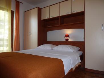 Seaside apartments with a swimming pool Nin, Zadar - 6153