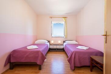 Apartmanok a tenger mellett medencével Posedarje, Novigrad - 6162