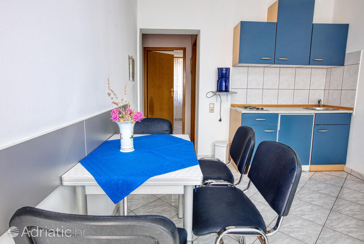 A-6178-a - Private accommodation - Apartments with a parking space Vodice