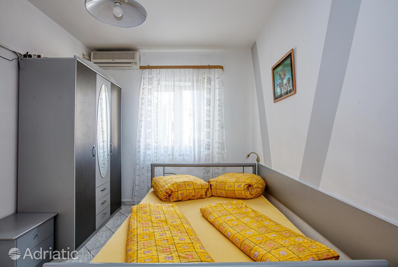 AS-6178-e - Private accommodation - Apartments with a parking space Vodice