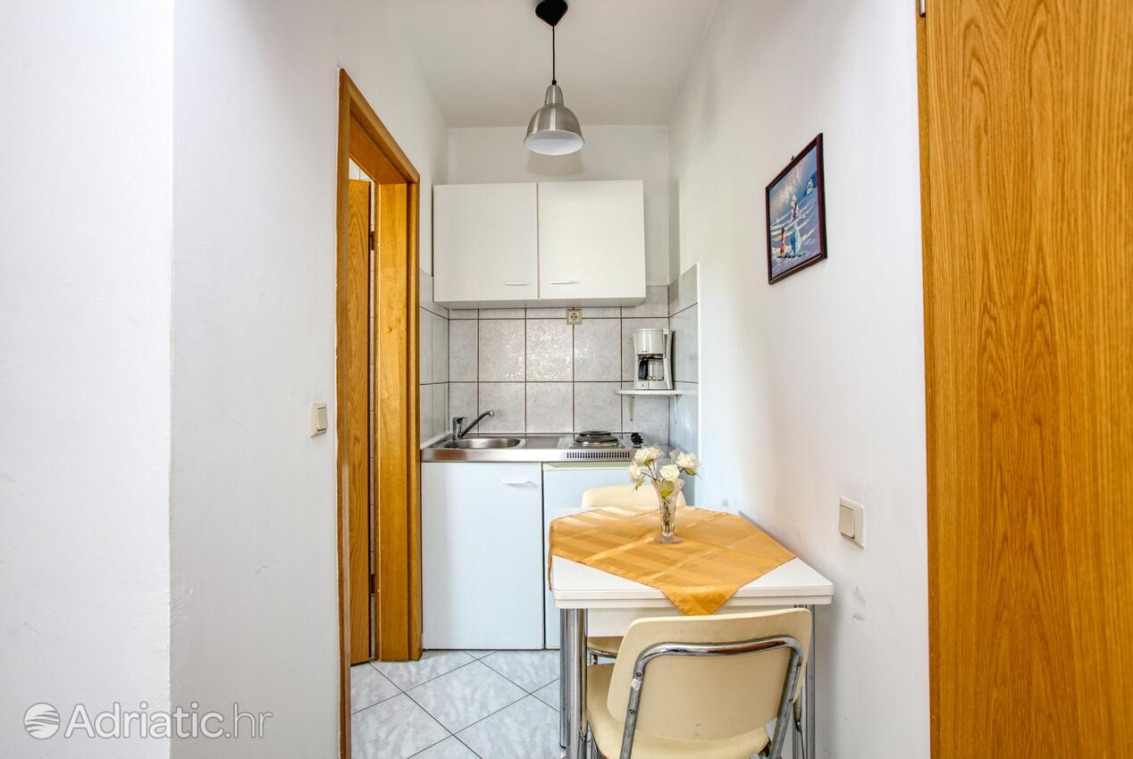 AS-6178-e - Private accommodation - Apartments with a parking space Vodice