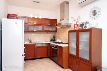 Apartments with parking space Zadar - 6205