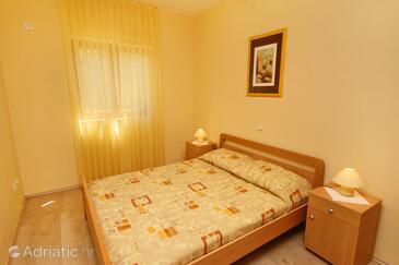 Apartments with parking space Rovanjska, Paklenica - 6209