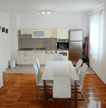 Дом для отдыха с парковкой Сукошан - Sukošan, Задар - Zadar - 6218
