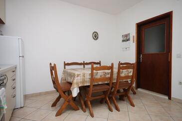 Tkon, Dining room in the apartment, WiFi.