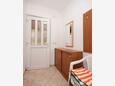 Tkon, Hallway in the apartment, air condition available and WiFi.