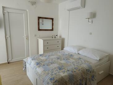 Apartments by the sea Tkon, Pašman - 6221