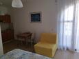 Tkon, Blagovaonica u smještaju tipa studio-apartment, WiFi.