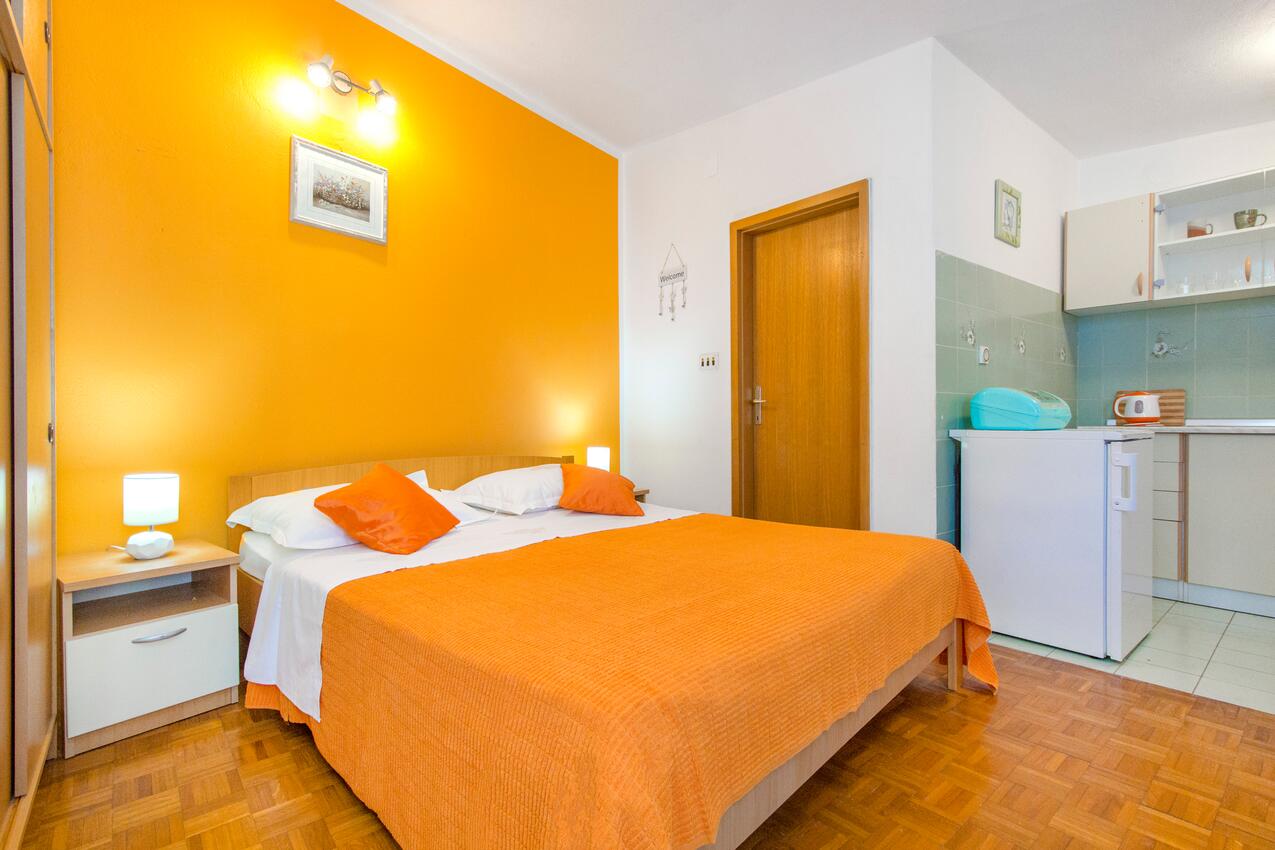 Apartments with parking spaces Tribunj, Vodice - 6237