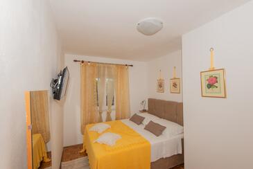 Apartments with parking space Molat - 6249