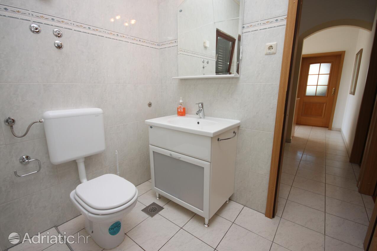 A-6260-a - Private accommodation - Apartments and rooms with parking space Vodice