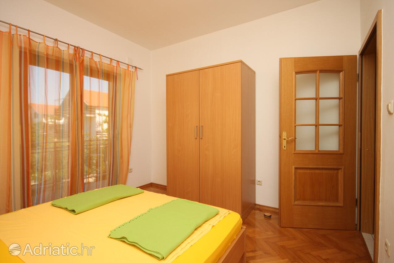 A-6260-a - Private accommodation - Apartments and rooms with parking space Vodice
