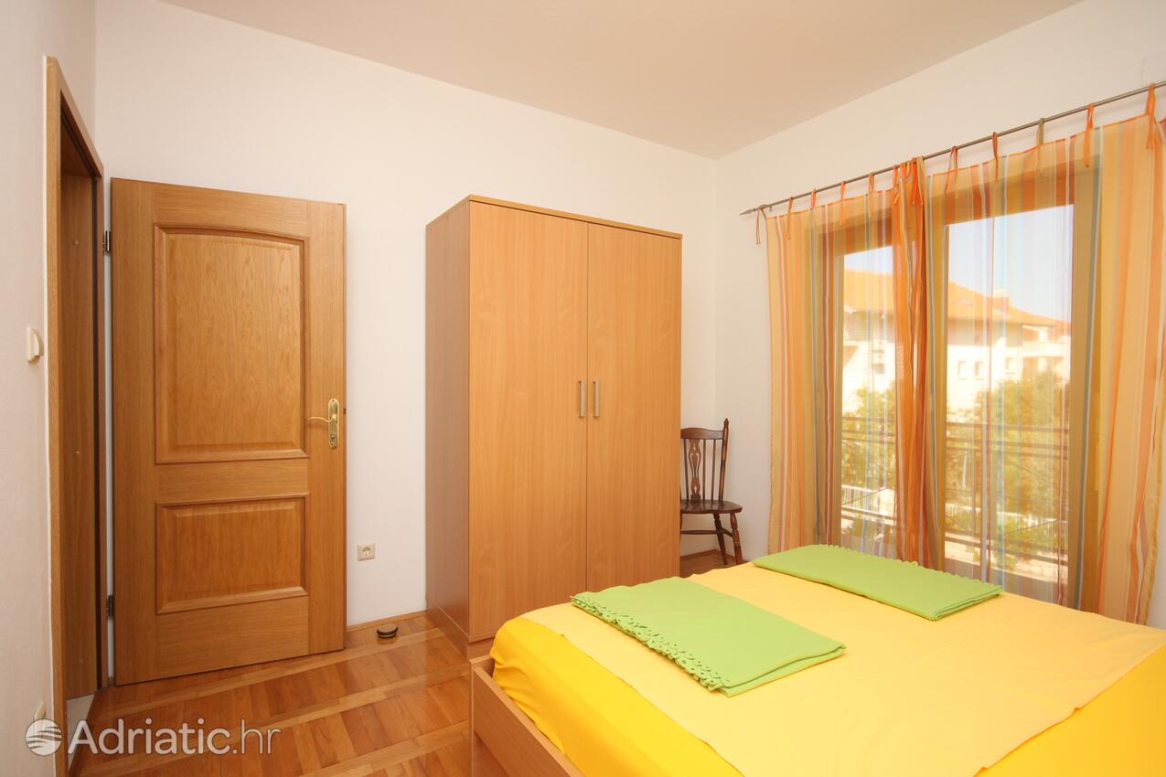A-6260-a - Private accommodation - Apartments and rooms with parking space Vodice