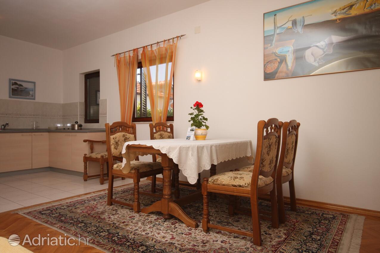 A-6260-a - Private accommodation - Apartments and rooms with parking space Vodice