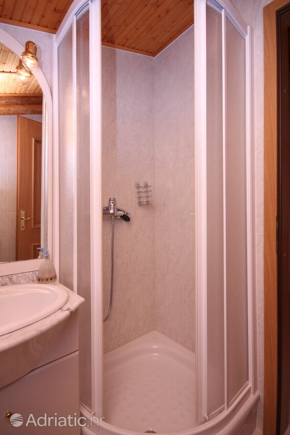 A-6260-b - Private accommodation - Apartments and rooms with parking space Vodice