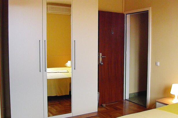 S-6260-b - Private accommodation - Apartments and rooms with parking space Vodice