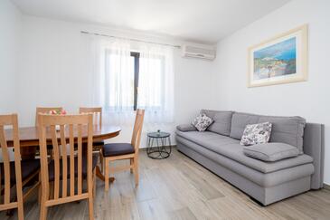 Tkon, Living room in the apartment, air condition available and WiFi.