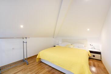 Apartments with parking space Vodice - 6271