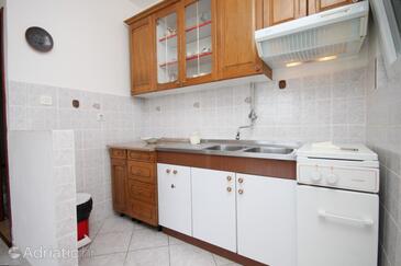 Apartmani s parkingom Pirovac, Šibenik - 6277
