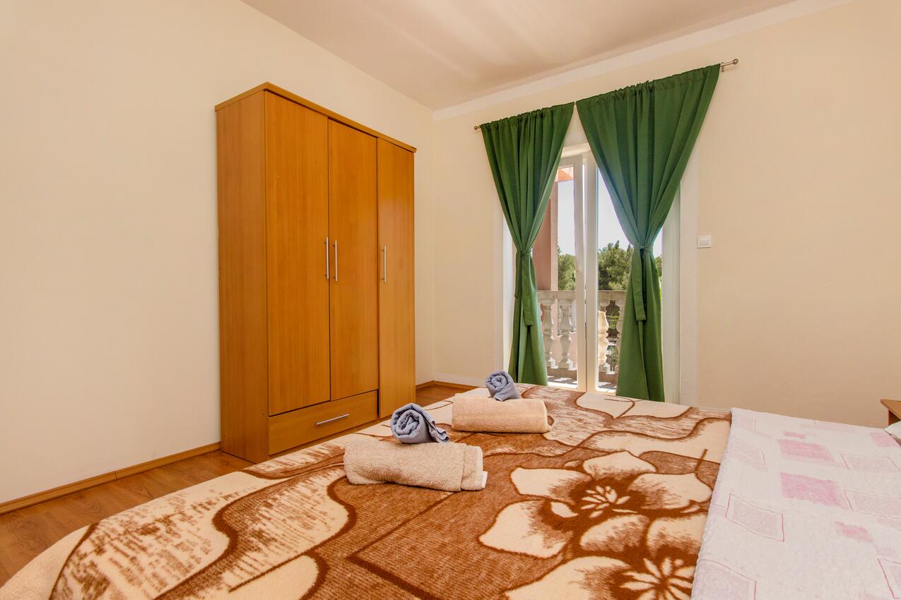 A-6280-a - Alloggi privati - Appartamenti accanto al mare Slosella - Pirovac, Sebenico - Šibenik