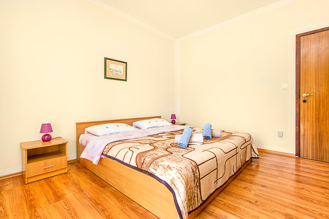 A-6280-a - Alloggi privati - Appartamenti accanto al mare Slosella - Pirovac, Sebenico - Šibenik