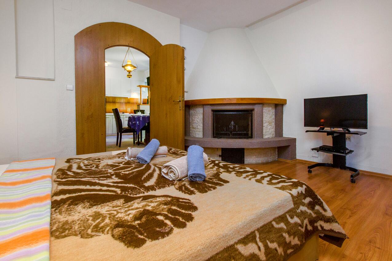 A-6280-a - Alloggi privati - Appartamenti accanto al mare Slosella - Pirovac, Sebenico - Šibenik