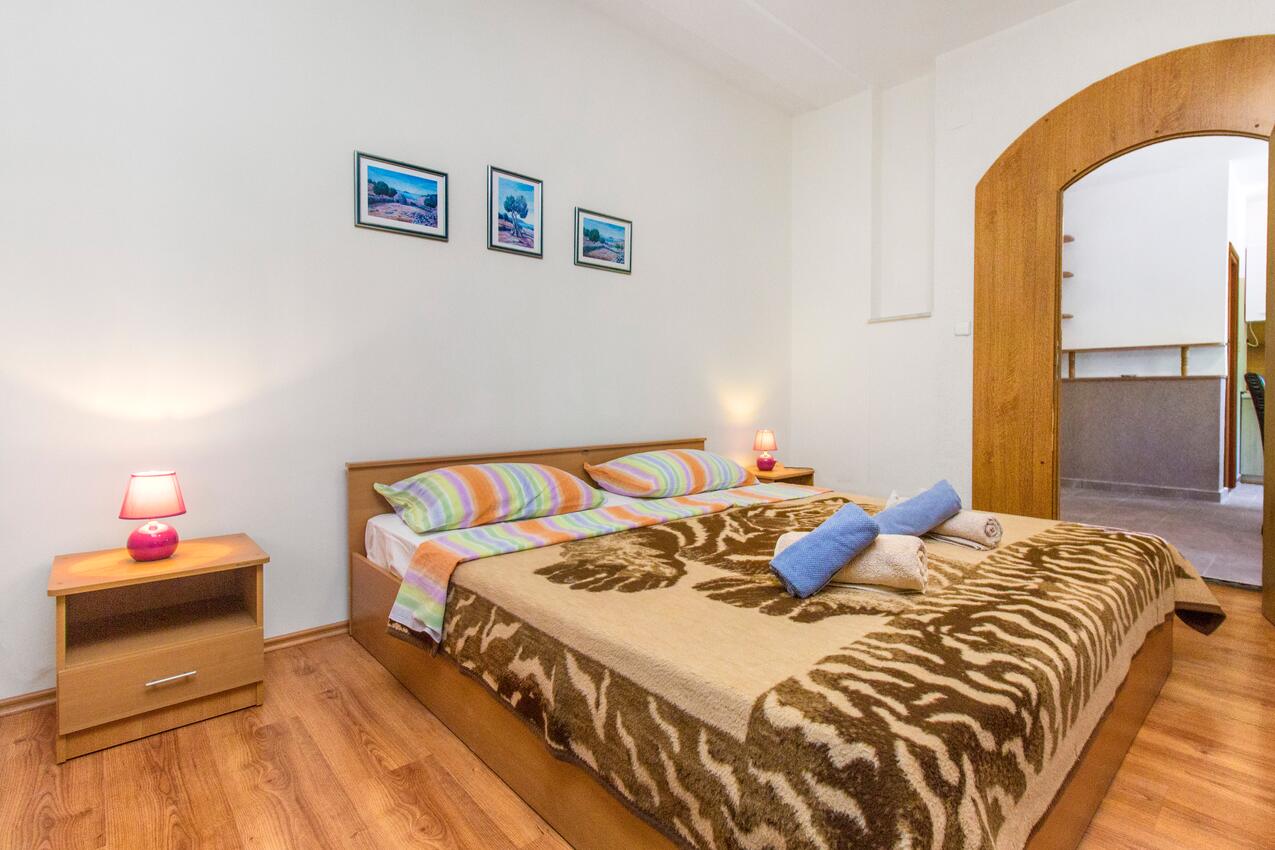 A-6280-a - Alloggi privati - Appartamenti accanto al mare Slosella - Pirovac, Sebenico - Šibenik