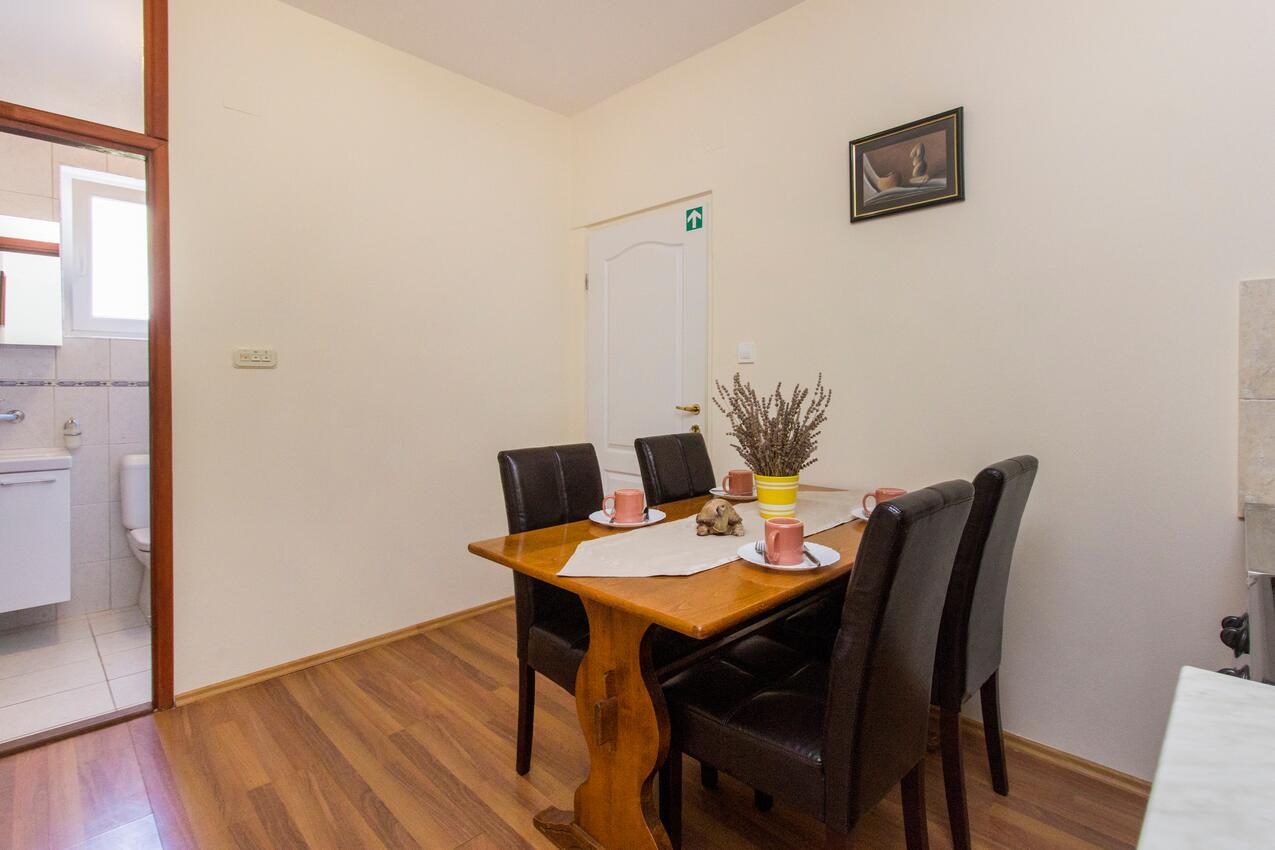 A-6280-b - Alloggi privati - Appartamenti accanto al mare Slosella - Pirovac, Sebenico - Šibenik