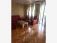 Pirovac, Living room in the apartment, air condition available, (pet friendly) and WiFi.