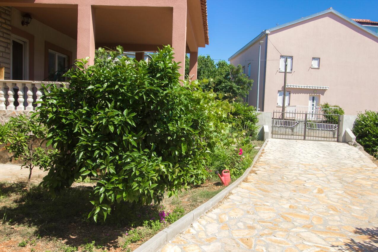 Giardino - Appartamenti accanto al mare Slosella - Pirovac, Sebenico - Šibenik