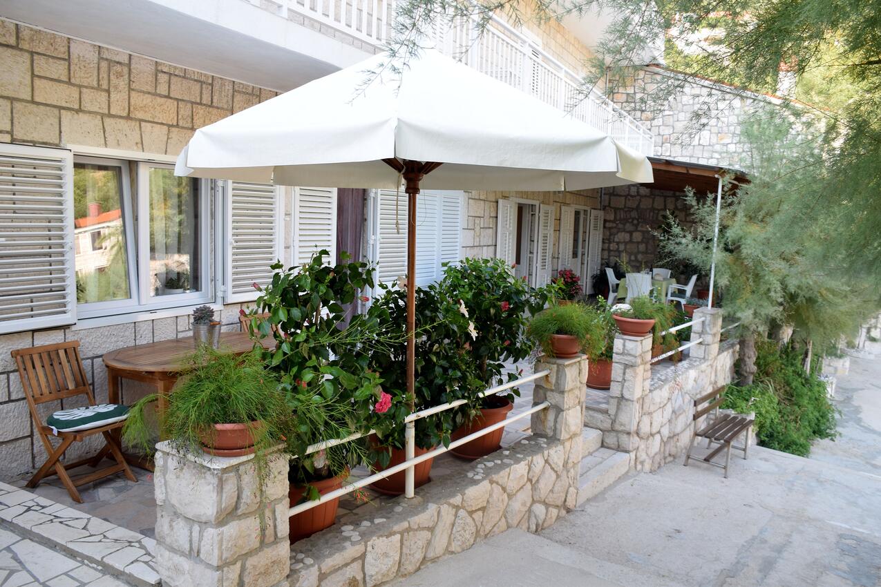 Courtyard - Apartments by the sea Podobuče, Pelješac