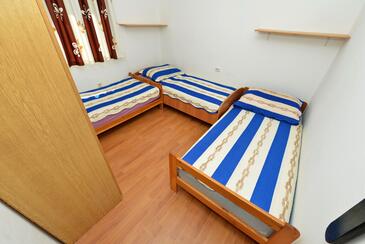 Apartments with parking space Vir - 6323