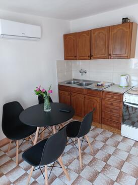 Apartments with parking space Pag - 6325