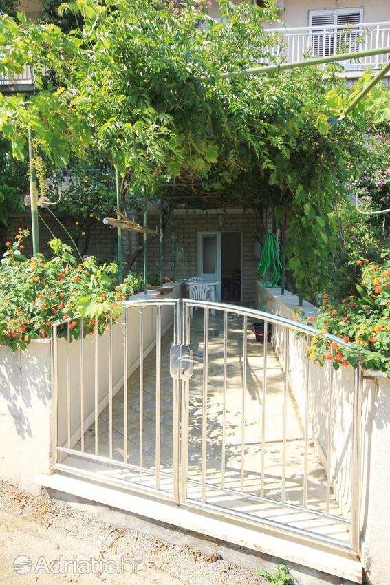 Courtyard - Apartments by the sea Viganj, Pelješac
